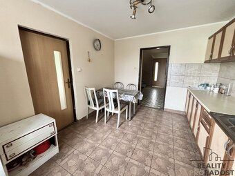 Nabízíme k prodeji zajímavý rodinný dům v obci Uhřičice u Ko