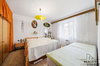 Nabízíme k prodeji prostorný byt o dispozici 2+1 ve vyhledáv