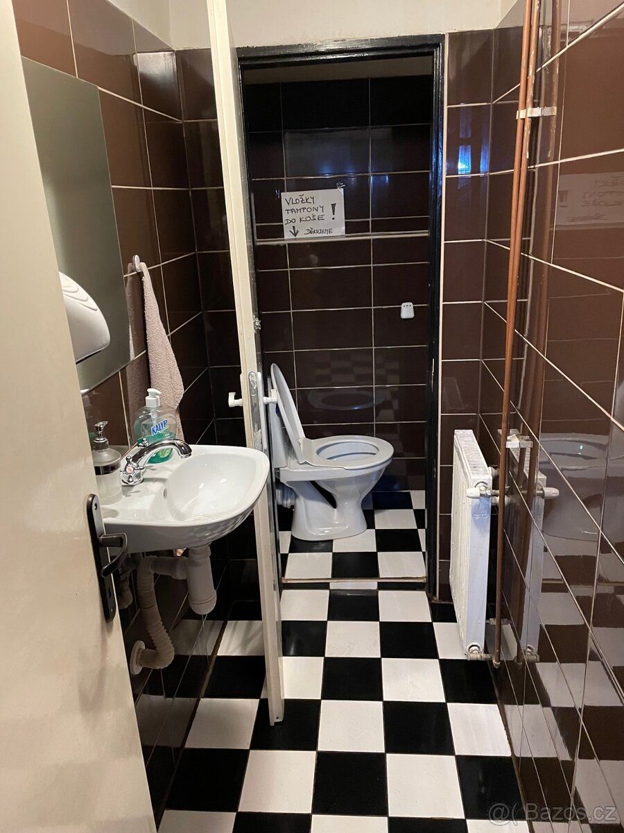 Nabízíme pronájem zavedené restaurace v Hostinném U Lva. Náj