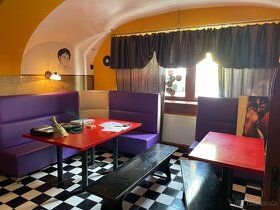Nabízíme pronájem zavedené restaurace v Hostinném U Lva. Náj