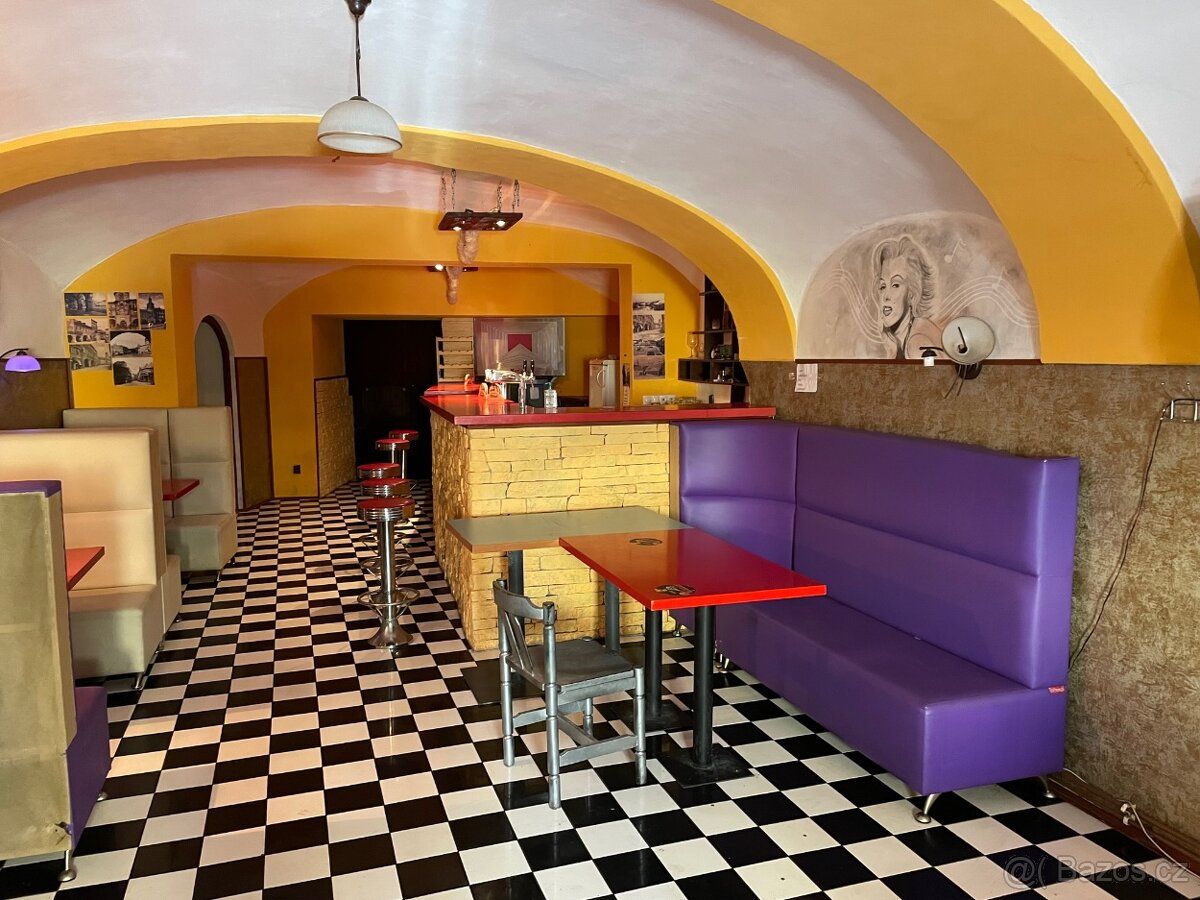 Nabízíme pronájem zavedené restaurace v Hostinném U Lva. Náj