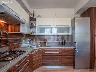 Nabízím k pronájmu byt o dispozici 2+1 a výměře 64 m2, který