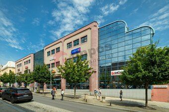 Nabízíme k pronájmu krásný lukrativní obchodní prostor o vel