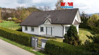 Nabízím k prodeji soubor staveb (rodinný dům a dílnu) s poze
