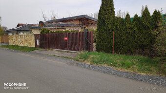 500 metrů od nájezdu na dálnici D11 Poděbrady 4 km. Prodám v