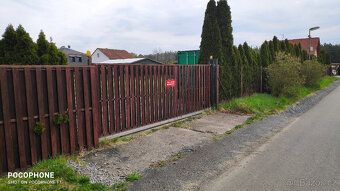 500 metrů od nájezdu na dálnici D11 Poděbrady 4 km. Prodám v