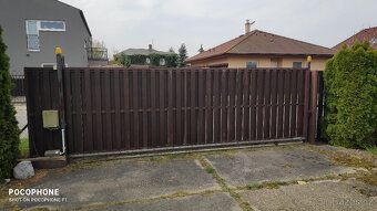 500 metrů od nájezdu na dálnici D11 Poděbrady 4 km. Prodám v