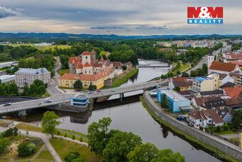 Prodáváme útulnou podkrovní garsonku o užitné ploše 25 m² , 