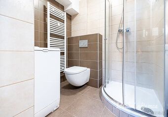 Nabízíme k dlouhodobému pronájmu moderní a útulný byt 1+kk v