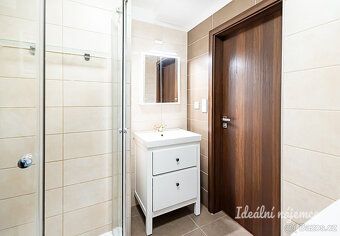 Nabízíme k dlouhodobému pronájmu moderní a útulný byt 1+kk v