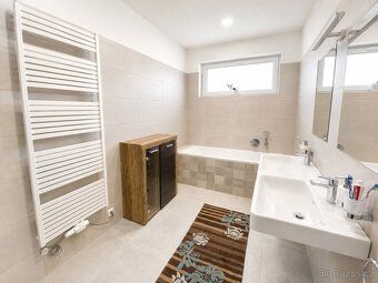 🏡 Dlouhodobý pronájem rodinného domu v Řásné u Telče 📍 Lokal