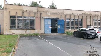 V zastoupení majitele Vám nabízíme k pronájmu sklad v přízem