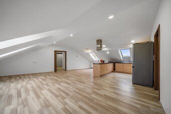 Prodej prostorné půdní nástavby 4+kk, 138 m² – Brno Husovice