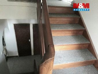 Nabízíme k pronájmu velkorysý rodinný dům o užitné ploše 270