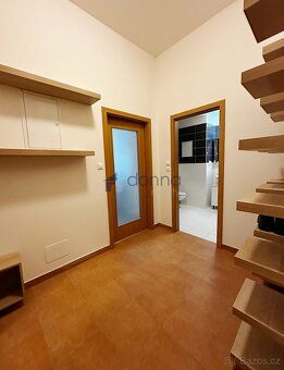 Nabízíme k pronájmu atypický a nadstandardně velký ateliér 1