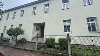 Nabízíme k dlouhodobému pronájmu útulný a světlý byt 2+kk o 