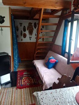 Chata patrova, zdena. Idealne 4-5 osob bez domacich zvirat. 