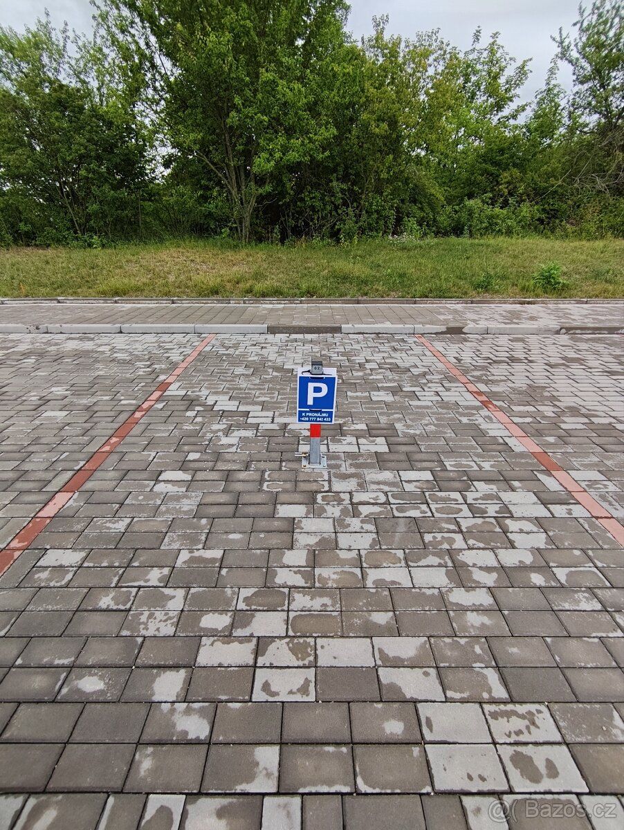 Nabízíme pronájem parkovacího stání č.02, na adrese Trnkova 
