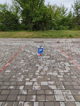 Nabízíme pronájem parkovacího stání č.02, na adrese Trnkova 