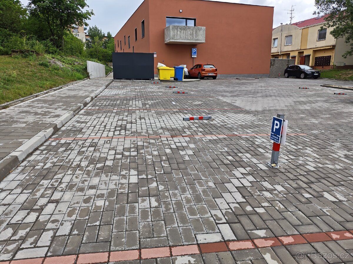Nabízíme pronájem parkovacího stání č.02, na adrese Trnkova 