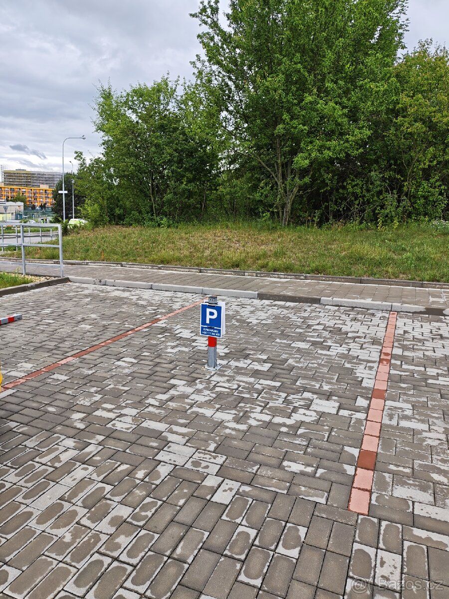 Nabízíme pronájem parkovacího stání č.02, na adrese Trnkova 