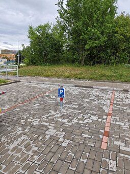 Nabízíme pronájem parkovacího stání č.02, na adrese Trnkova 