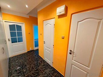 Nabízíme k prodeji prostorný byt 3+1 s lodžií o celkové výmě