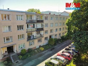 Nabízíme k prodeji světlý byt o dispozici 2+1 a užitné ploše