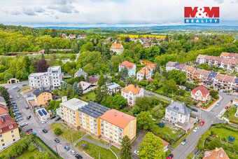 Nabízí na prodej útulný byt 1+1 o užitné ploše 36 m² v klidn
