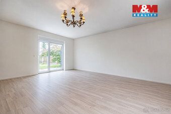 Nabízíme k prodeji samostatně stojící rodinný dům v klidné č