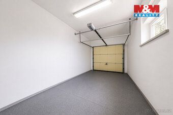 Nabízíme k prodeji samostatně stojící rodinný dům v klidné č