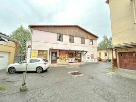 Nebytový prostor se sestává ze dvou částí o výměře 435,9m2 a