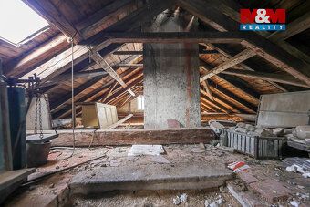 Nabízíme k prodeji samostatně stojící rodinný dům v klidné č
