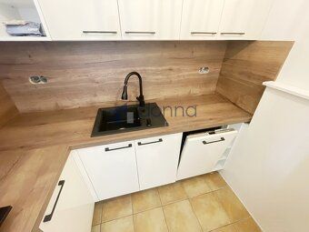 Nabízíme k pronájmu světlý byt 1+kk, o ploše 34m², v přízemí
