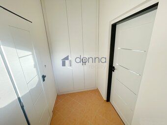 Nabízíme k pronájmu světlý byt 1+kk, o ploše 34m², v přízemí