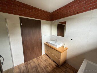 Novostavba (kolaudace 2025): Luxusní rodinný dům 5+kk s velk