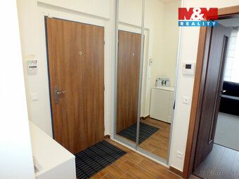 Nabízíme k pronájmu prostorný, kompletně zařízený byt 3+kk s