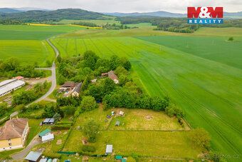 Hledáte místo pro svůj budoucí domov v klidném prostředí pří