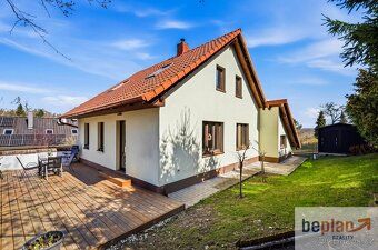 Nabízíme k prodeji útulný dům v obci Kamenice - Ládví, který