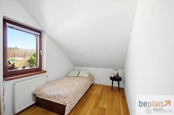 Nabízíme k prodeji útulný dům v obci Kamenice - Ládví, který