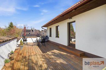 Nabízíme k prodeji útulný dům v obci Kamenice - Ládví, který