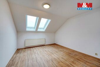 Nabízíme k prodeji světlý mezonetový byt o dispozici 3+1 a u