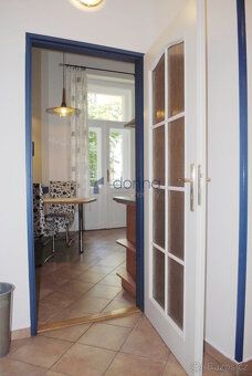 Nabízíme k pronájmu tichý a světlý byt 1+1/B, 45m2, v 1. pat
