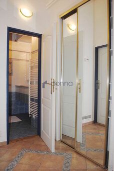 Nabízíme k pronájmu tichý a světlý byt 1+1/B, 45m2, v 1. pat