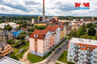 Nabízíme k pronájmu prostorný byt dispozice 3+1, který se na