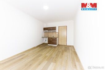 Nabízíme k pronájmu prostorný řadový rodinný dům po rekonstr