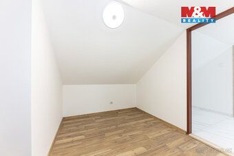 Nabízíme k pronájmu prostorný řadový rodinný dům po rekonstr
