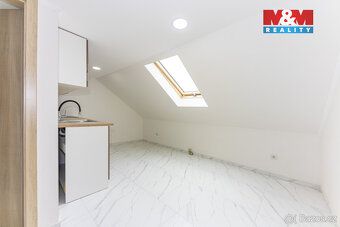 Nabízíme k pronájmu prostorný řadový rodinný dům po rekonstr