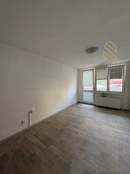 Nabízím k pronájmu světlý byt o dispozici 2+1 a výměře 49 m²