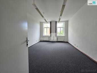 +popl. 10000, včetně DPH, Nabízíme pronájem ateliéru 3+1 v b